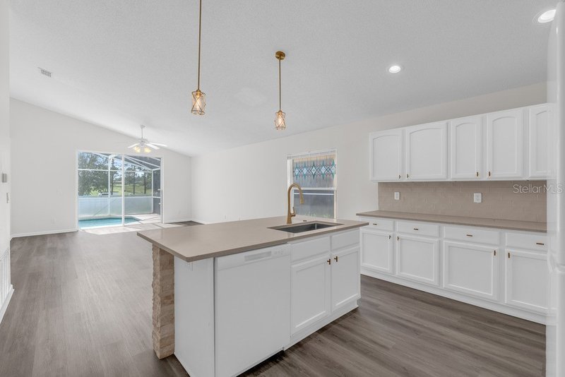 Photo 5 of the property at 15746 Autumn Glen Ave