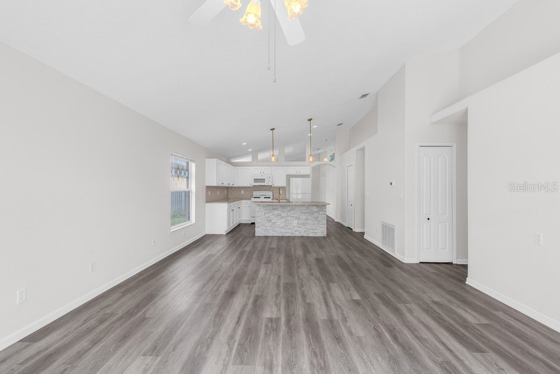 Photo 7 of the property at 15746 Autumn Glen Ave