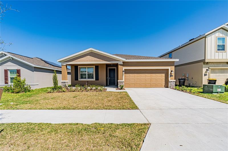 Front of 716 Daring Dr