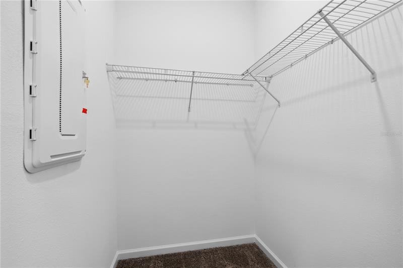 Photo 14 of the property at 716 Daring Dr