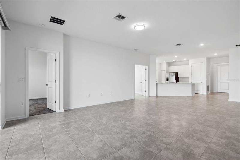 Photo 6 of the property at 716 Daring Dr
