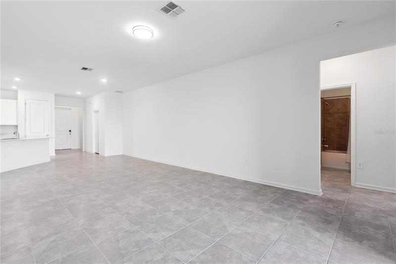 Photo 9 of the property at 716 Daring Dr