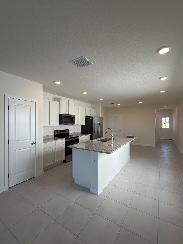 Photo 13 of the property at 1952 Diamond Head Cir