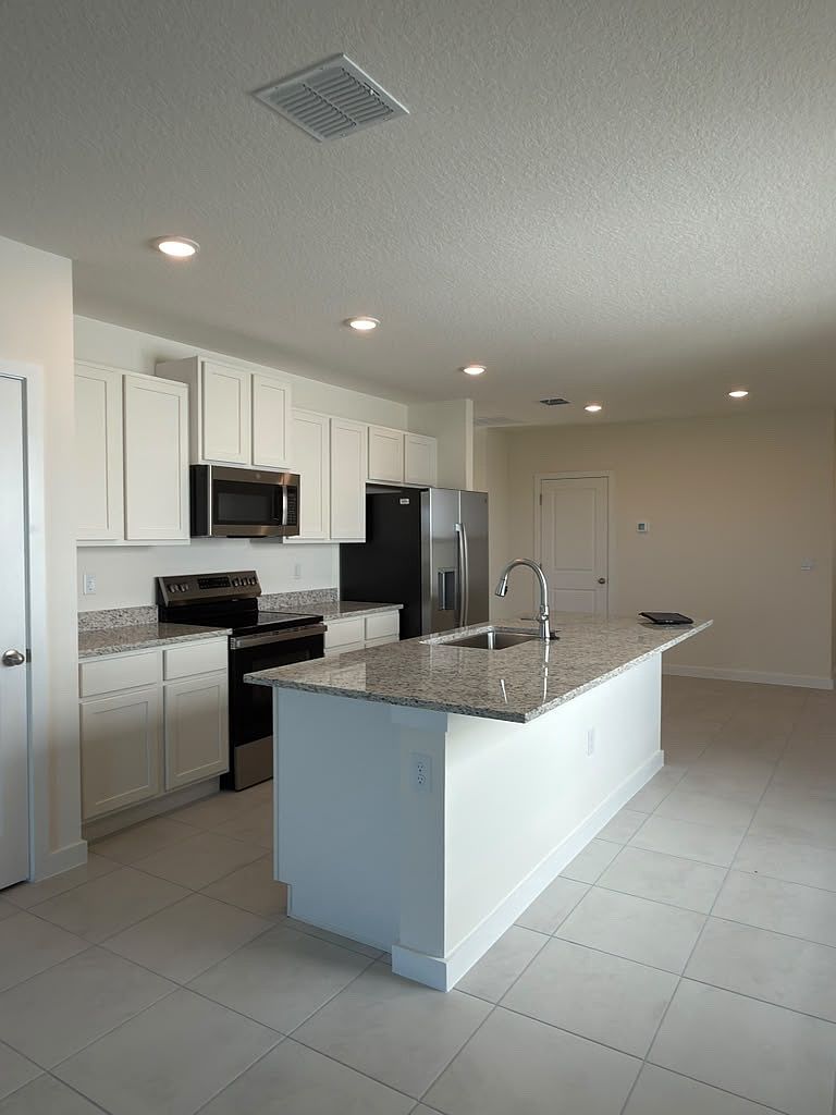 Photo 3 of the property at 1952 Diamond Head Cir