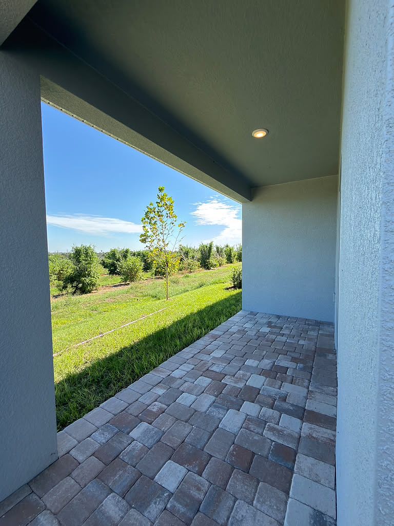 Photo 5 of the property at 1952 Diamond Head Cir