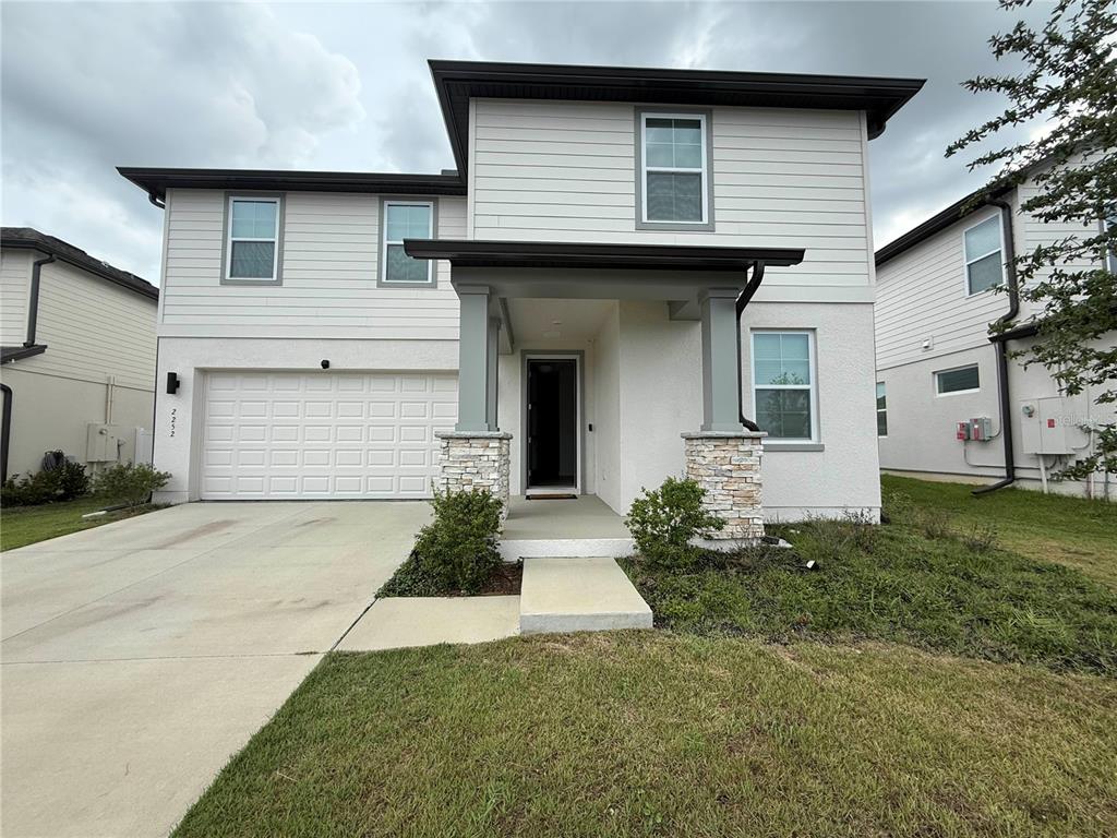 Fachada de 2252 Gold Summit St