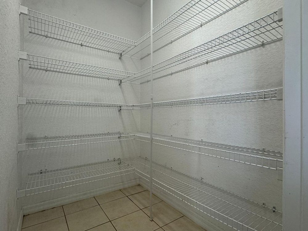 Photo 5 of the property at 1536 N Hampton Dr