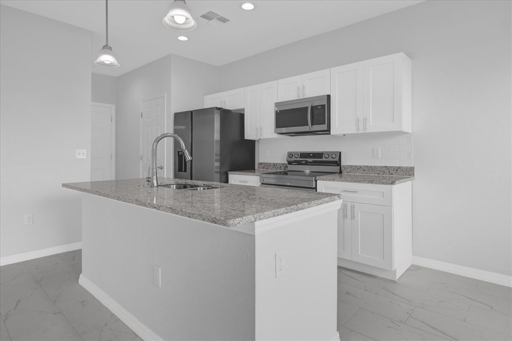 Photo 11 of the property at 905 Lakefront Village Dr