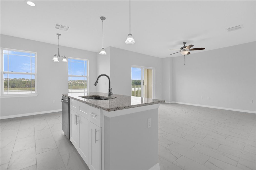 Photo 13 of the property at 905 Lakefront Village Dr