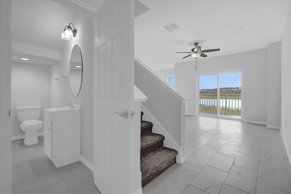 Photo 14 of the property at 905 Lakefront Village Dr