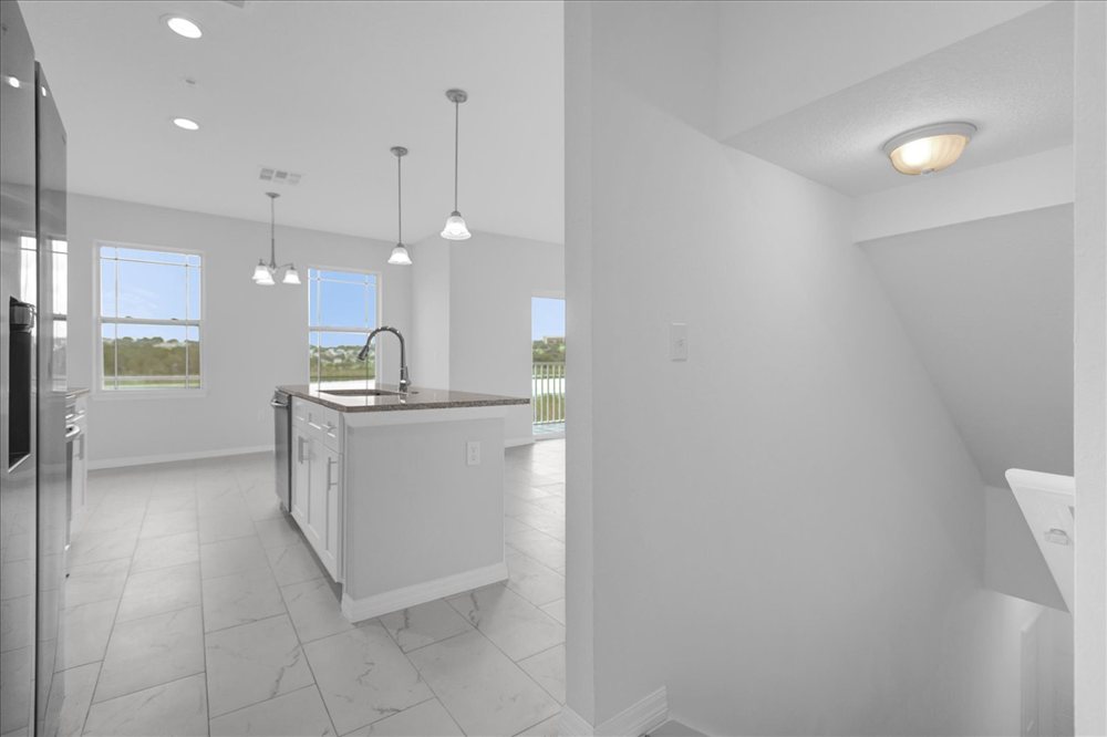 Photo 15 of the property at 905 Lakefront Village Dr