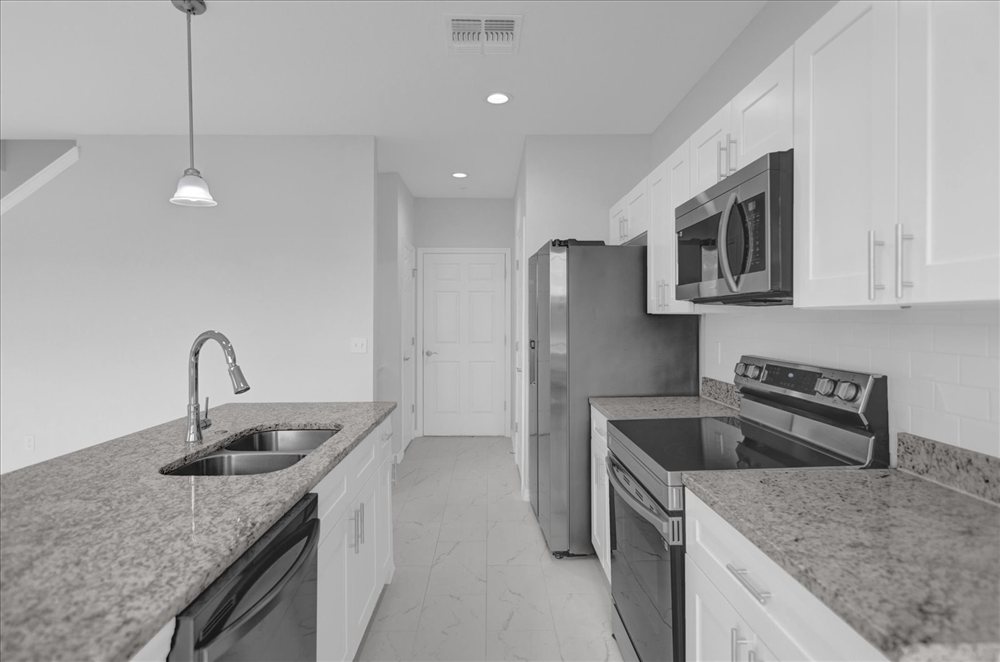 Photo 7 of the property at 905 Lakefront Village Dr