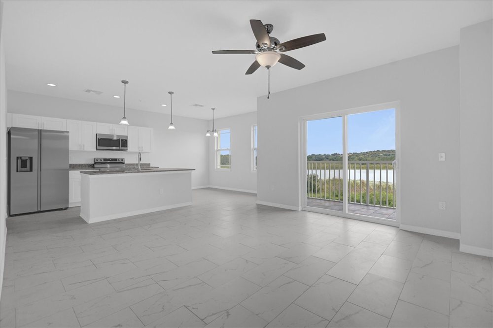 Photo 8 of the property at 905 Lakefront Village Dr