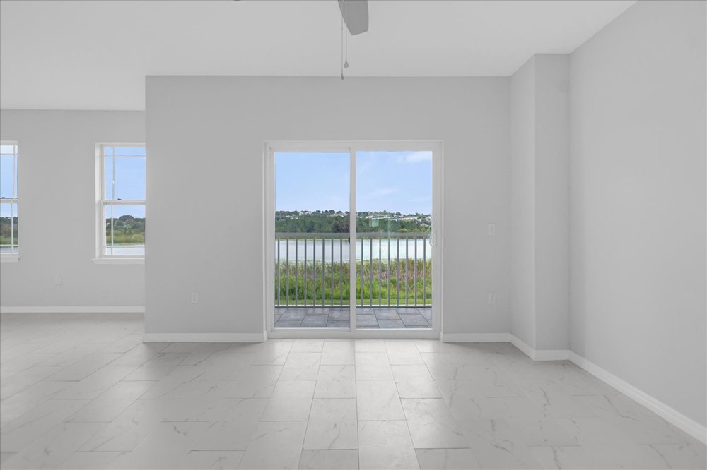 Photo 9 of the property at 905 Lakefront Village Dr