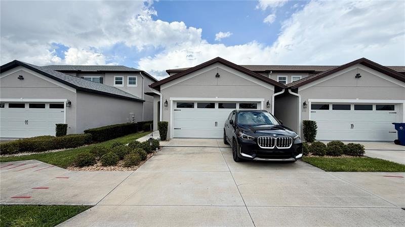 Fachada de 8540 Magnificent Ln
