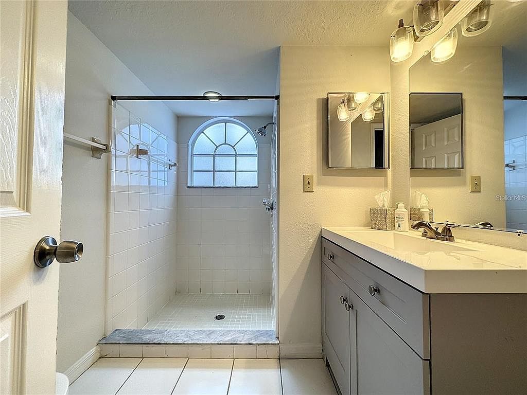 Photo 18 of the property at 2717 N Poinciana Blvd APT 173