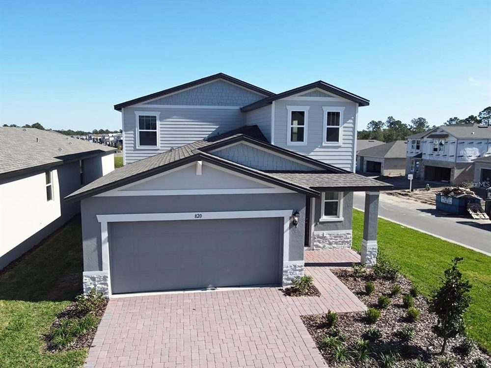 Fachada de 820 Rivers Crossing St