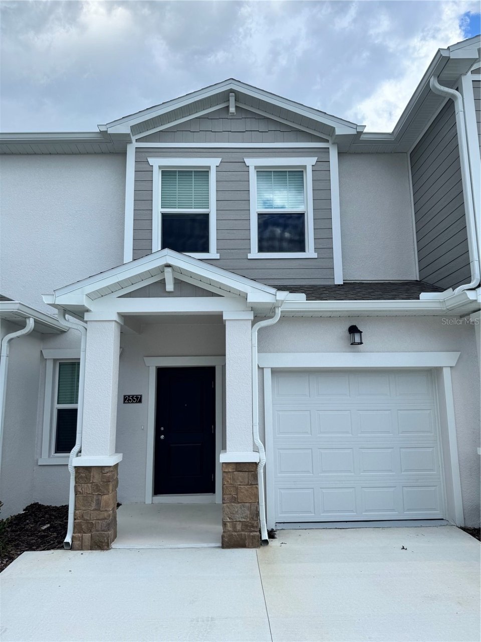 Front of 2557 Skyline Loop