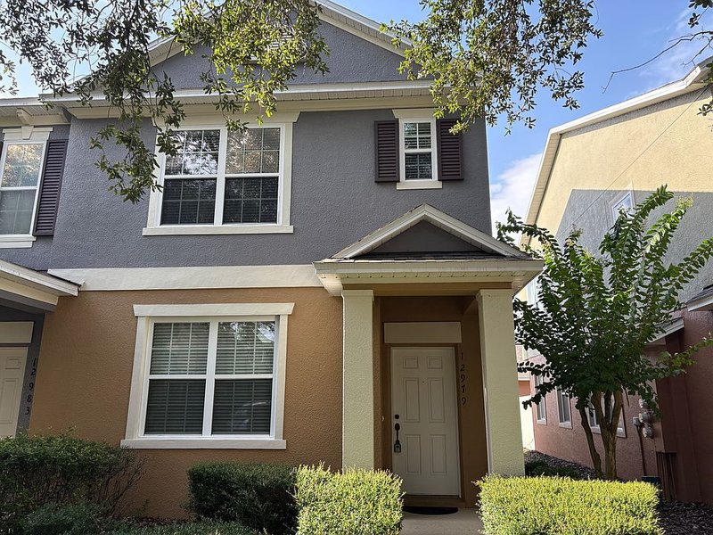 Fachada de 12979 Calderdale Ave